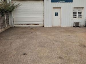 A louer local 220m2 aigues mortes