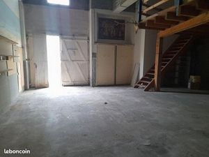 Local industriel 121 m²