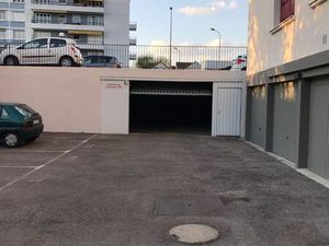 Place de parking couvert