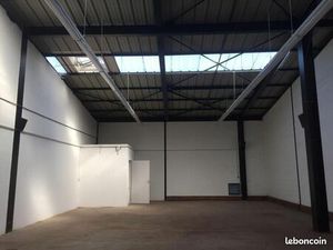 Local industriel 142 m²