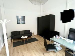 Bureau avec vitrine gare Lille Flandres