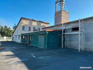 Local environ 700 m2 à louer