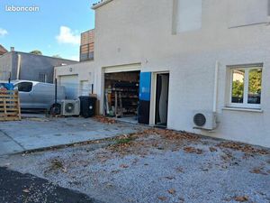 Local de 75 m2 avec bureau