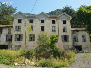 Propriété de 4850m2 avec maison à rénover