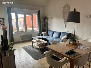 Appartement 2 chambres + 2 parkings / excellent état