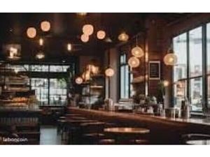 Restaurant Belle Table Beau Secteur Parking