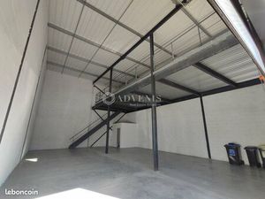 Local d'activité 122 m²