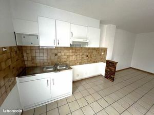 Maison de ville  F2 en duplex  à Courpière