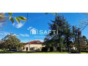 Grande maison familiale avec dépendances.