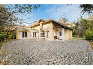 Maison d'environ 180 m2 à deux pas du métro Valmy