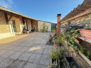 MAISON AVEC TERRASSE ET GRAND GARAGE