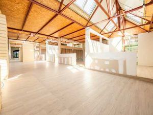 MAISON DE COMMERCE ET DE RAPPORT BATIMENT ARRIERE