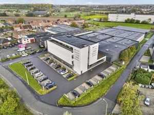 Entrepôt avec bureaux à louer à Deerlijk