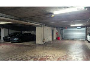 5 Parkings  2 locaux - Rentabilité 7.1%