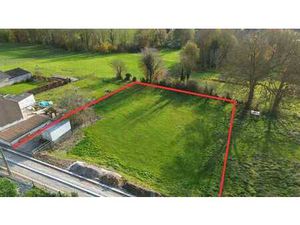 Terrain constructible idéal pour 4 façades (39mx50m)