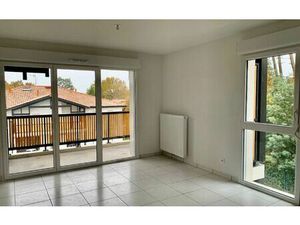 Location appartement  m² T-2 à Audenge  648 €