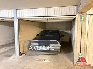 St Julien/ Avenue des Caillols/ parc de la Candolle: Garage