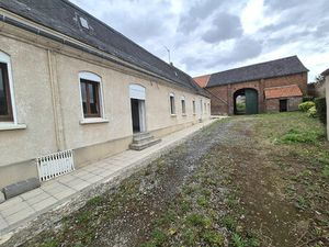 Longère individuelle   grange et hangar.