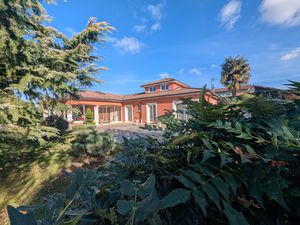 À vendre ILLIAT propriété P8 de 200M2 piscine sur 3500m2 do