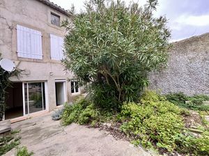 Dans un village au nord de Carcassonne: maison de 117 m2 ave