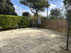 CARNOUX REZ DE CHAUSSEE DE VILLA