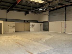 Location local commercial 250 m²