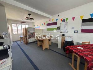 Mme. Amandine Guilaine