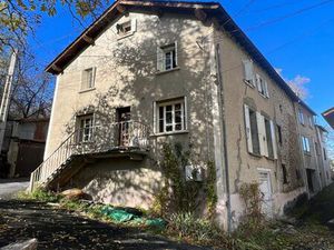 Maison à rénover avec grange attenante