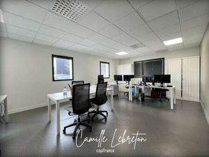 Location Bureaux et commerces à Vallet (44330) : à louer / 137m² Vallet