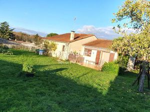 Maison de 100 m² sur terrain de 2500 m² à Richemont (16370)