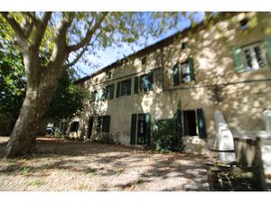 MAS 300 M2 SUR 5 HECTARES.