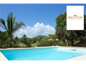 François: Villa F4 meublée + piscine .Proche de la mer avec ac