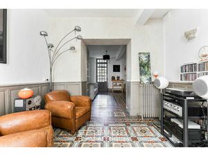 Grande maison de ville avec jardin et garage