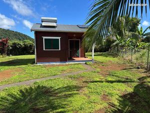 Bungalow cosy en bois – Cadre calme & verdoyant – 490 /mois