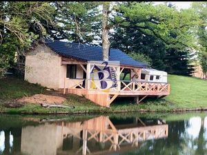 Etang avec maisonnette et terrasse