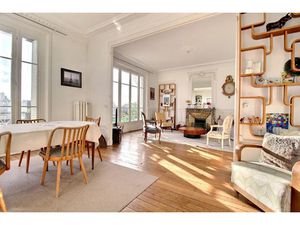 Location appartement 5 pièces 147 m² à Versailles (78000)  3 200 €