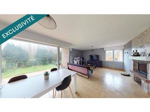 Maison familiale pleine de potentiel à l'intérieur comme à l'extérieur !