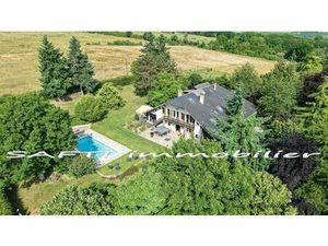 Propriété d’exception à 1 heure de PARIS : 335m2 habitables  6/7 chambres  piscine  dépend