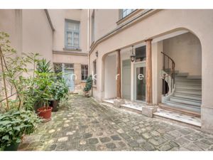SAINT-GERMAIN DES PRES - Bureaux au CALME sur COUR avec PATIO PRIVATIF