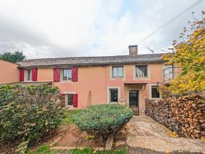 Maison de 7 pièces de 340 m² située à Saint-Beauzély