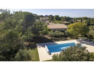 Rare maison provençale au coeur Eygalieres