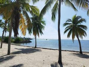 Appartement À Vendre - stationnement - studio - accès direct à la plage  Guadeloupe