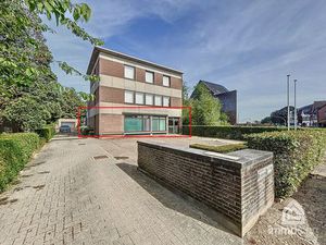 Gelijkvloerse kantoorruime van 243m² langs de Rijksweg