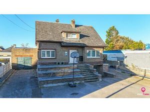 Uniek woon-werkpand met vergunde loods van 110m² en 5 slpks!