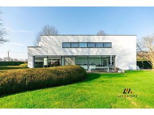 Moderne landbouwwoning met serre en loods op +/- 2 ha