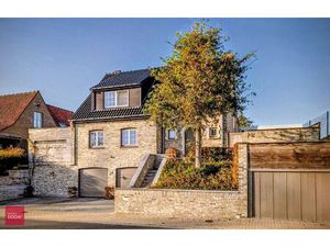 Instapklare sterk gebouwde villa met zicht op oude Leiearm | Heuvelhoekstraat