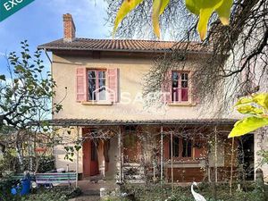 Maison de Bourg avec jardin  atelier et granges