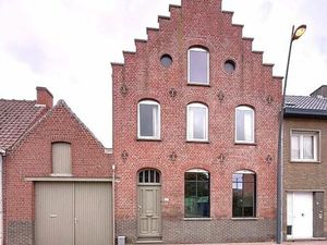 Charmante woning met grote tuin én garage in het centrum van Zarren