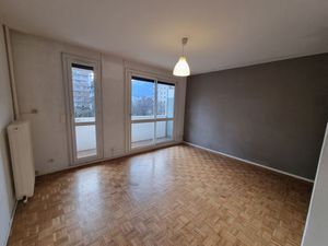 Location appartement 4 pièces 76m2 Eybens 38320 - 849 € - Surface Privée