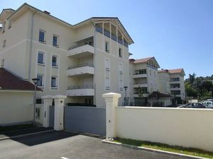 Location appartement 4 pièces 73m2 Saint-Marcellin 38160 - 846 € - Surface Privée